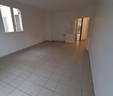 location Appartement F4 DE 99.3m² À VERSAILLES - Photo 3