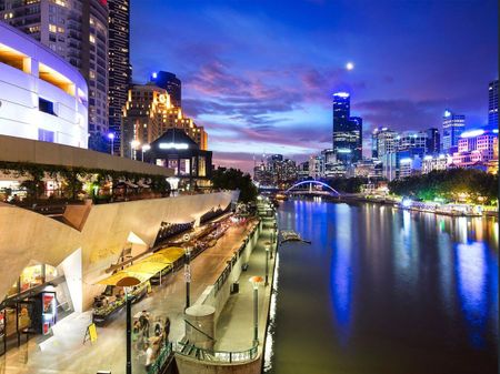 Exceptional City Apartment with Exclusive Access - Photo 5