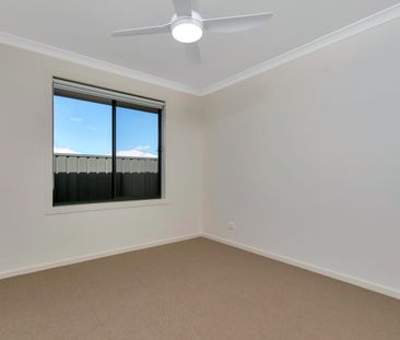 STUNNING NEAR NEW FAMILY HOME - Photo 4