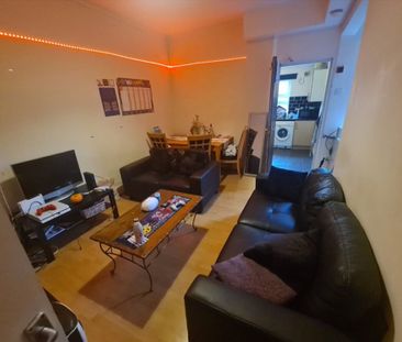 5 Bed - 20 Walmsley Road, Hyde Park, Leeds - LS6 1NG - Student - Photo 1