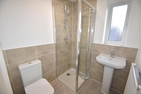 3 bedroom semi-detached house to rent - Photo 3