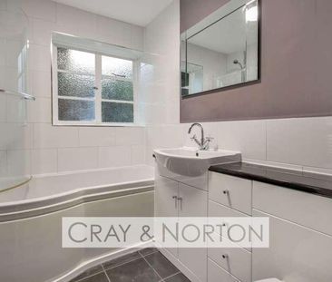 Yorke Gardens, Reigate, RH2 - Photo 3