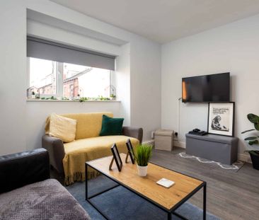 Four Bed Flat - Photo 2