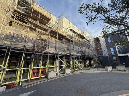 Hawthorne Crescent, Greenwich, London, SE10 - Photo 5