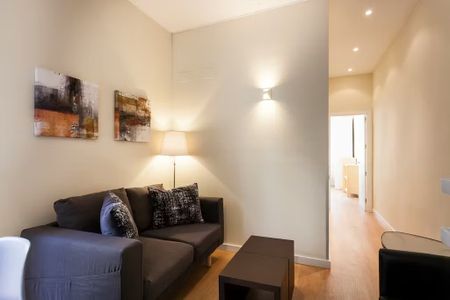 Travessia de Sant Antoni, Barcelona, Catalonia 08012 - Photo 2