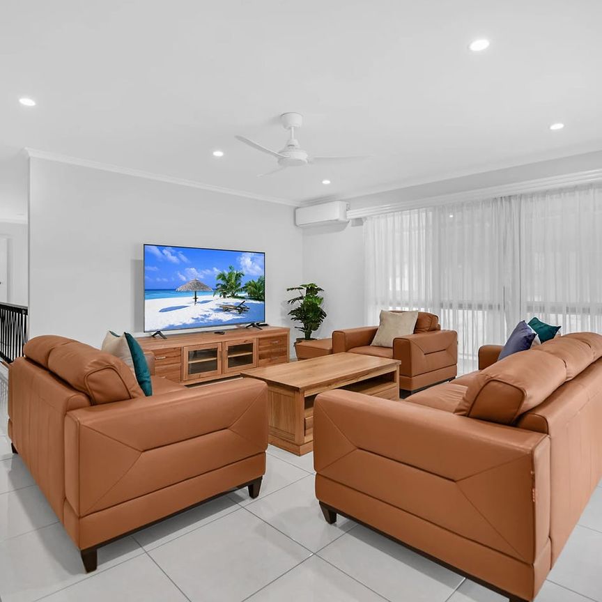 Furnished Apartment 3 Bedrooms, 2 Bathrooms in Central Southport - Photo 1