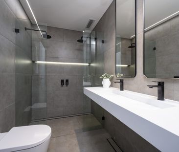 COMTEMPORARY TWO BEDROOM TOWNHOUSE - Photo 3