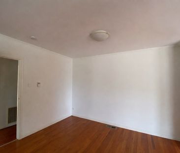 Low-Maintenance Townhouse in a Prime Essendon West Location - Photo 4