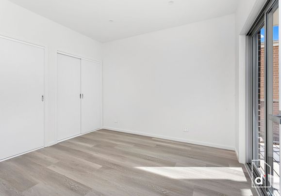 Chic With Stunning Lake Views - Photo 1