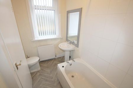 2 bedroom end of terrace house to rent - Photo 5