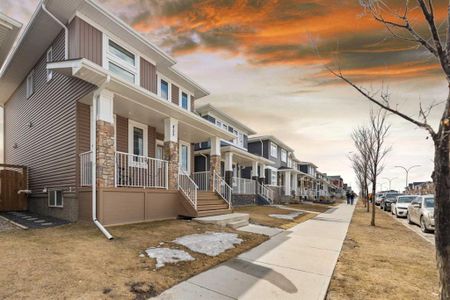 Spacious 3 Bedroom Upper Level Home With Double Garage In Redstone - Photo 2