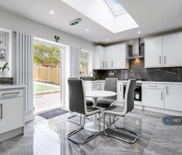 1 bedroom in a house share to rent - Photo 3