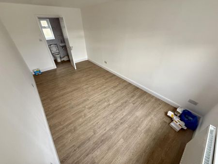 5 bedroom end of terrace house to rent - Photo 3