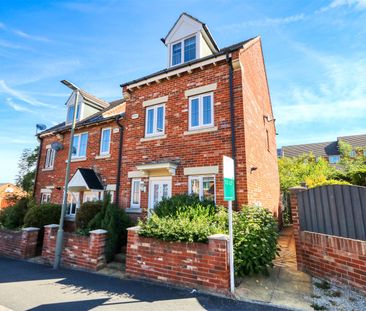 3 BEDROOM House - End Town House - Photo 1