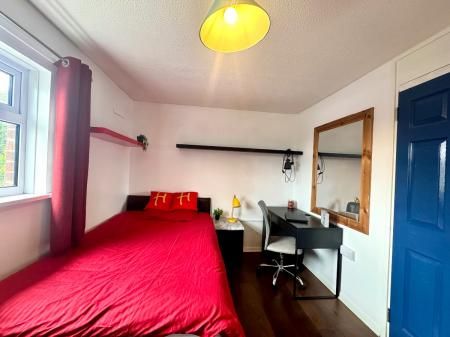 5 Bed Student House - 28 Forrester Close - Photo 4