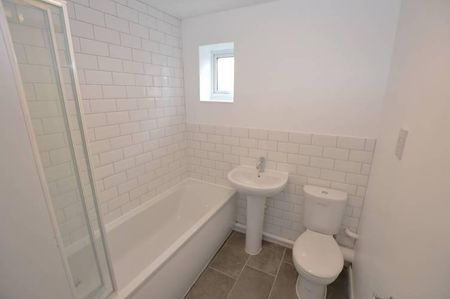 3 bedroom semi-detached house to rent - Photo 2