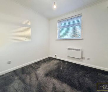 Brackley Crescent, Basildon, Essex - Photo 6