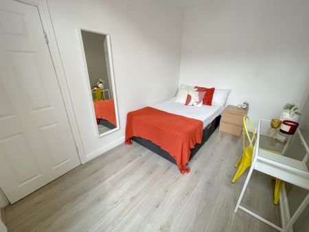 3 bedroom terraced house to rent - Photo 3