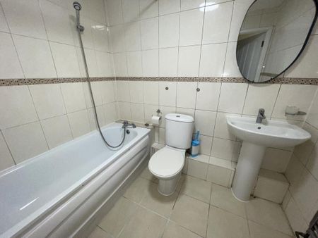 2 bedroom ground floor flat to rent - Photo 5