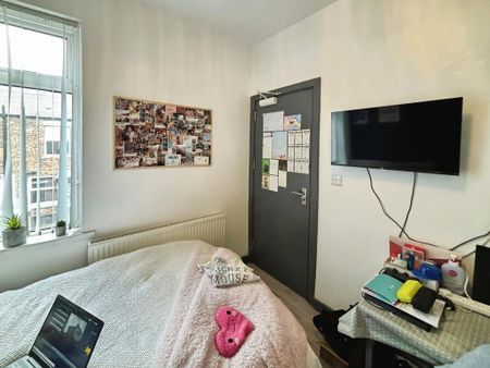 4 bedroom terraced house to rent - Photo 5