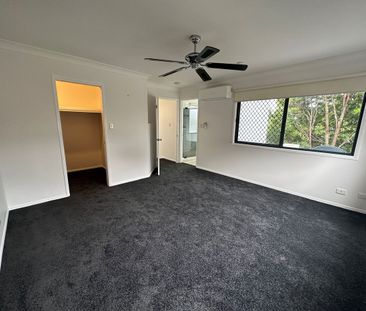 Central Location - 4 bedroom 2.5 bathroom townhouse - Photo 4