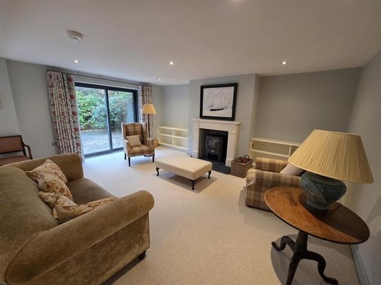 5 bedroom detached house to rent - Photo 1