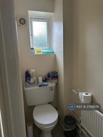 1 bedroom in a house share to rent - Photo 5