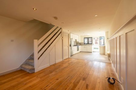 3 bedroom semi-detached house to rent - Photo 2