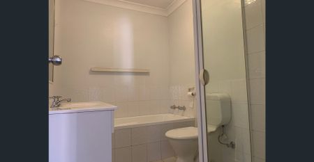 Spacious 3 bedroom townhouse. - Photo 5