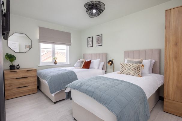 5 Bed Semi-Detached House, Paxton Court, LS12 - Photo 1