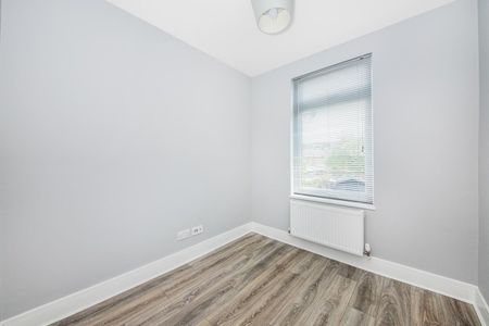5 Bed End Terrace, Luna Road, CR7 - Photo 3
