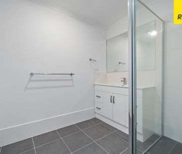 Refreshed 3 Bedroom Townhouse - Photo 6