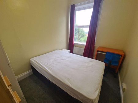 4 bedroom flat to rent - Photo 5