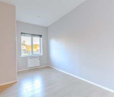 2 Bed Apartment - Purpose Built - Photo 3