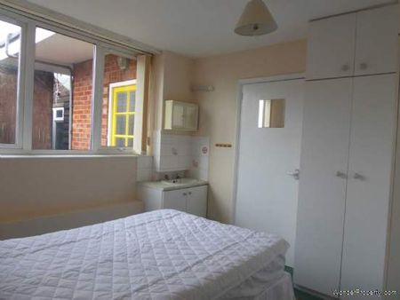 1 bedroom property to rent in Reading - Photo 2