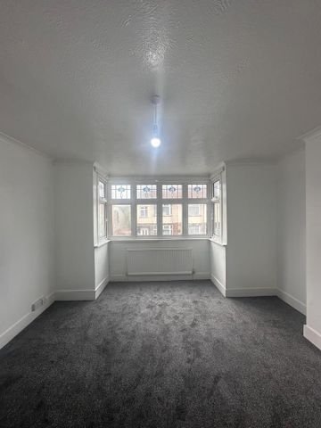 4 bedroom semi-detached house to rent - Photo 3