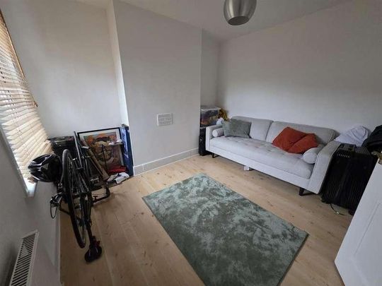 Daisy Road, South Woodford, E18 - Photo 1