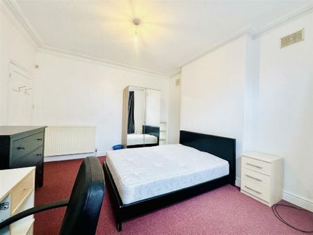 5 bedroom flat to rent - Photo 3