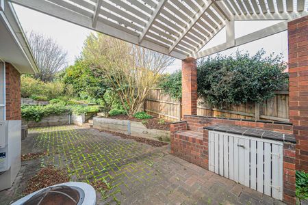 Immaculate, elevated home in a great location - Photo 2