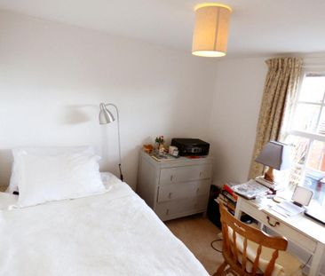 2 bedroom character property to rent - Photo 1