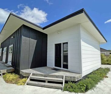 THREE BEDROOMS - AWAPUNI - Photo 2