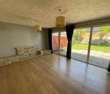 2 bedroom semi-detached bungalow to rent - Photo 2