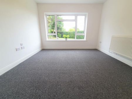 3 bedroom detached bungalow to rent - Photo 3