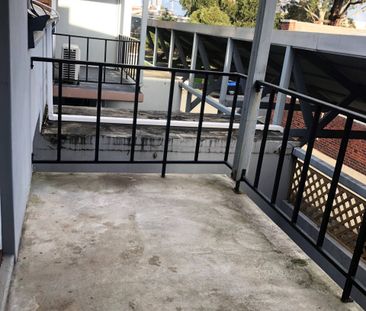 Inner-City Townhouse Living - Photo 1