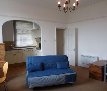 Studio Apartment - Photo 2