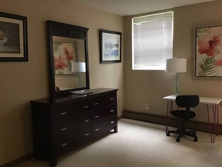 Edmonton Furnished Condo Rental in Downtown - Affordable Suite in Desirable Glenora - Photo 5
