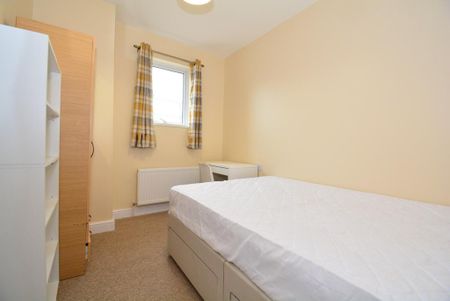 6 bedroom detached house to rent - Photo 2