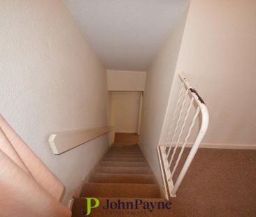 2 bedroom maisonette to rent - Photo 2