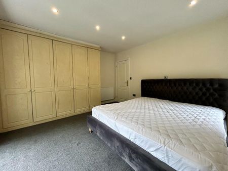 1 bedroom mews to rent - Photo 5