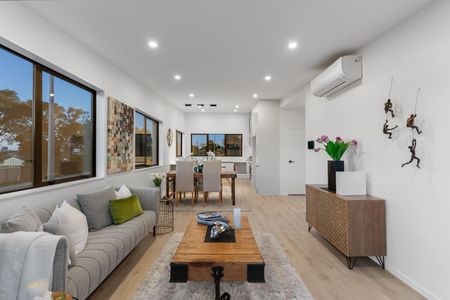 Elegant Beachside Residence in Manly - Photo 2